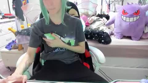 Snapshot of greeneyedlovexo chatting on 11.13.25 GreenEyedLovexo online show from 11.13.25