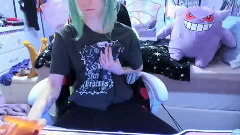 Snapshot of greeneyedlovexo chatting on 11.15.25 GreenEyedLovexo online show from 11.15.25