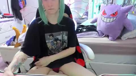 Snapshot of greeneyedlovexo chatting on 11.19.25 GreenEyedLovexo online show from 11.19.25