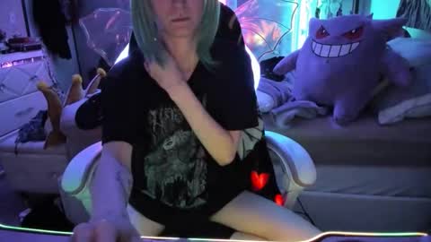 Snapshot of greeneyedlovexo chatting on 11.21.25 GreenEyedLovexo online show from 11.21.25