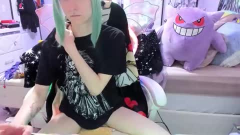 Snapshot of greeneyedlovexo chatting on 11.22.25 GreenEyedLovexo online show from 11.22.25