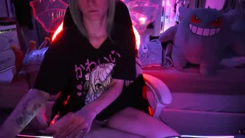 Snapshot of greeneyedlovexo chatting on 11.25.25 GreenEyedLovexo online show from 11.25.25