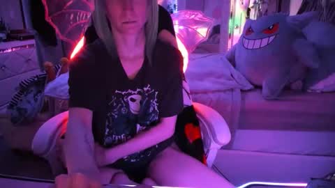 Snapshot of greeneyedlovexo chatting on 12.01.25 GreenEyedLovexo online show from 12.01.25