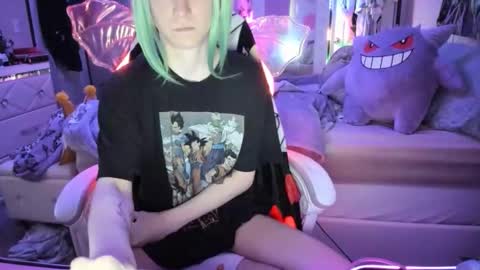 Snapshot of greeneyedlovexo chatting on 12.02.25 GreenEyedLovexo online show from 12.02.25