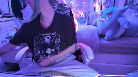 Snapshot of greeneyedlovexo chatting on 12.04.25 GreenEyedLovexo online show from 12.04.25