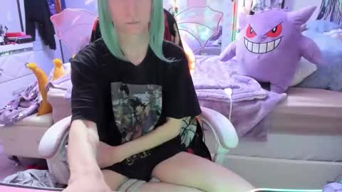 Snapshot of greeneyedlovexo chatting on 12.05.25 GreenEyedLovexo online show from 12.05.25