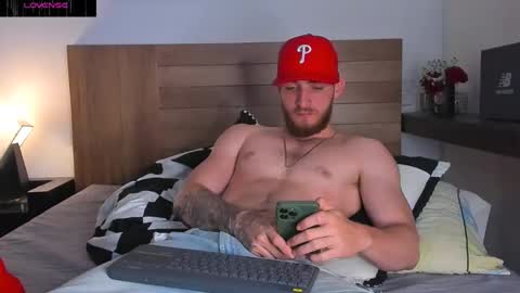 Snapshot of greeneyes_col chatting on 12.04.24 Juan online show from 12.04.24