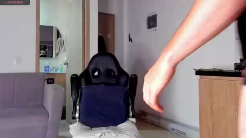 Snapshot of greeneyes_col chatting on 02.04.25 Juan online show from 02.04.25