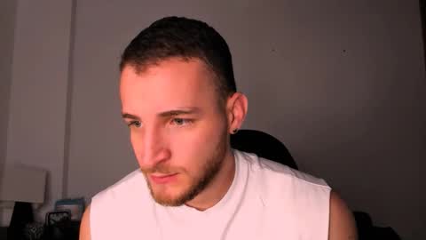 Snapshot of greeneyes_col chatting on 10.04.25 Juan online show from 10.04.25