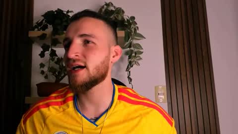 Snapshot of greeneyes_col chatting on 11.20.25 Juan online show from 11.20.25