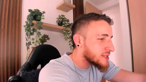 Snapshot of greeneyes_col chatting on 11.22.25 Juan online show from 11.22.25