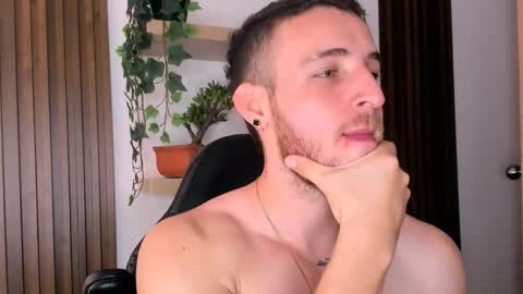 Snapshot of greeneyes_col chatting on 11.25.25 Juan online show from 11.25.25