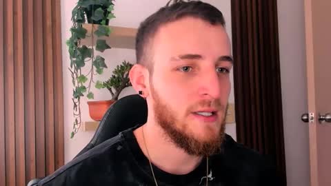 Snapshot of greeneyes_col chatting on 11.28.25 Juan online show from 11.28.25