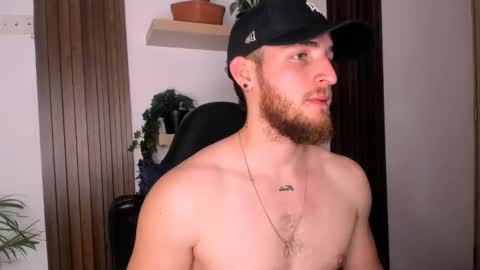 Snapshot of greeneyes_col chatting on 12.03.25 Juan online show from 12.03.25