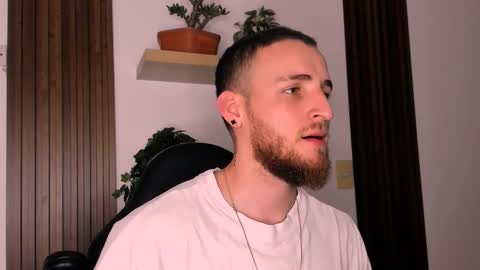 Snapshot of greeneyes_col chatting on 12.14.25 Juan online show from 12.14.25