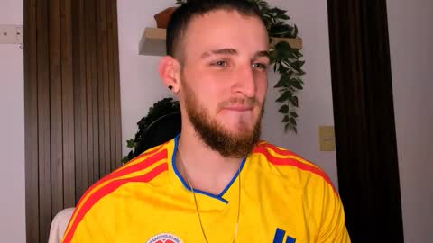 Snapshot of greeneyes_col chatting on 12.16.25 Juan online show from 12.16.25