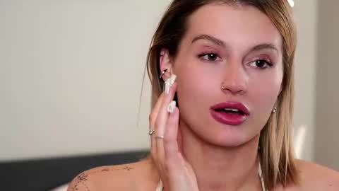 Snapshot of greengazon chatting on 10.26.25 Kelly online show from 10.26.25