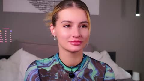 Snapshot of greengazon chatting on 11.12.25 Kelly online show from 11.12.25