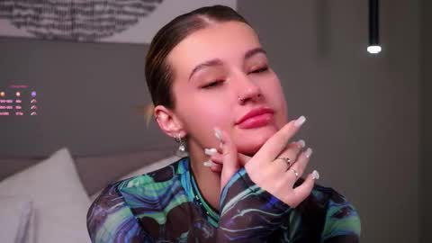 Snapshot of greengazon chatting on 11.13.25 Kelly online show from 11.13.25