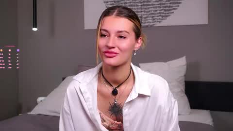 Snapshot of greengazon chatting on 11.23.25 Kelly online show from 11.23.25