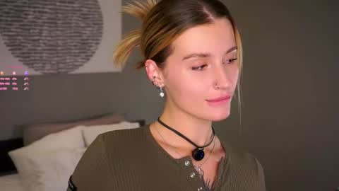 Snapshot of greengazon chatting on 11.25.25 Kelly online show from 11.25.25