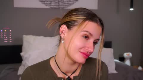 Snapshot of greengazon chatting on 11.27.25 Kelly online show from 11.27.25