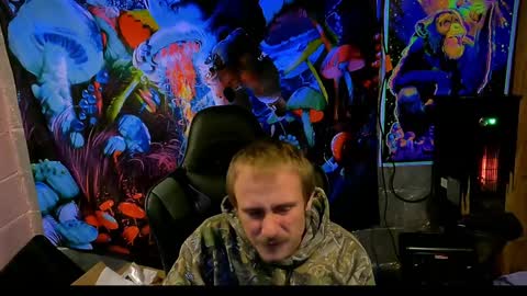 Snapshot of greenlungs8195 chatting on 12.13.24 Greenlungs8195 online show from 12.13.24