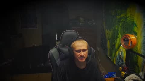 Snapshot of greenlungs8195 chatting on 11.16.25 Greenlungs8195 online show from 11.16.25