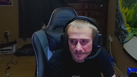 Snapshot of greenlungs8195 chatting on 11.20.25 Greenlungs8195 online show from 11.20.25