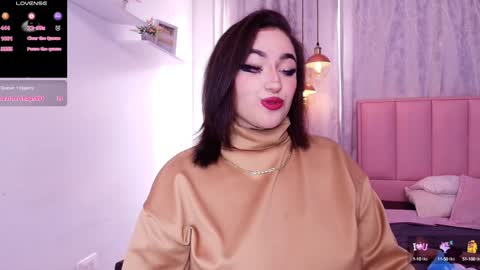 Snapshot of greennbella chatting on 12.18.24 online show from 12.18.24