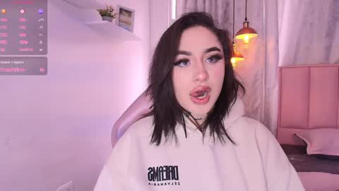 Snapshot of greennbella chatting on 12.21.24 online show from 12.21.24