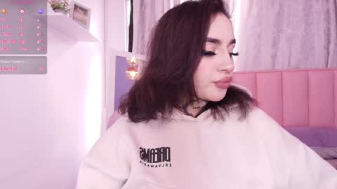 Snapshot of greennbella chatting on 12.23.24 online show from 12.23.24