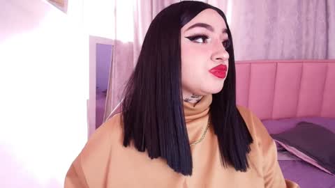 Snapshot of greennbella chatting on 12.27.24 online show from 12.27.24