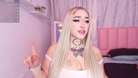 Snapshot of greennbella chatting on 01.08.25 online show from 01.08.25