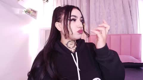 Snapshot of greennbella chatting on 01.27.25 online show from 01.27.25