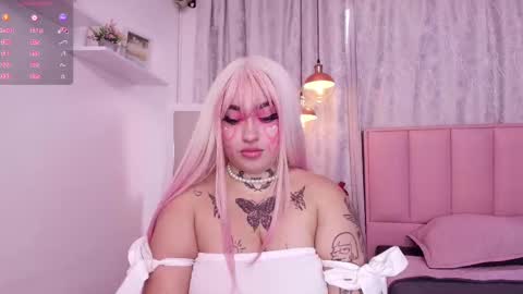 Snapshot of greennbella chatting on 02.11.25 online show from 02.11.25