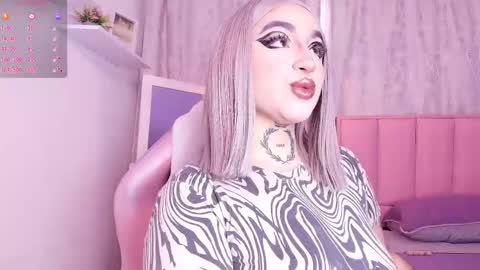 Snapshot of greennbella chatting on 02.14.25 online show from 02.14.25