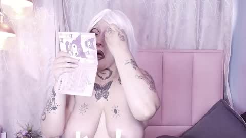 Snapshot of greennbella chatting on 02.27.25 online show from 02.27.25