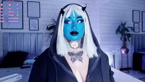 Snapshot of greennbella chatting on 09.24.25 online show from 09.24.25