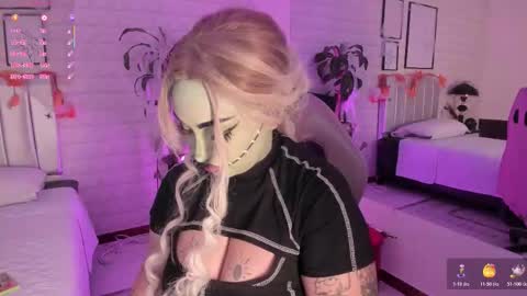 Snapshot of greennbella chatting on 10.24.25 online show from 10.24.25