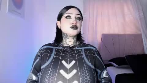 Snapshot of greennbella chatting on 07.18.26 online show from 07.18.26