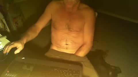 Snapshot of greenrooster1 chatting on 10.13.25 greenrooster1 online show from 10.13.25