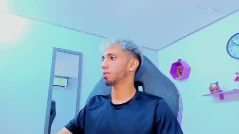 Snapshot of gregori_latin19 chatting on 10.27.25 gregori_latin19 online show from 10.27.25