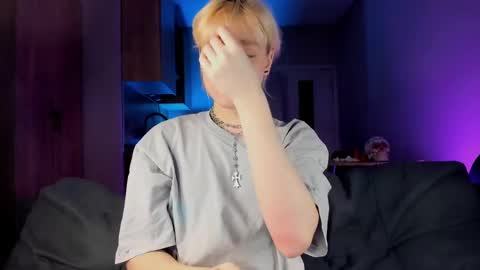 Greg-independent model online show from 02.23.25