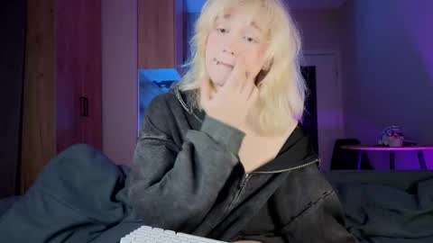 Greg-independent model online show from 09.13.25