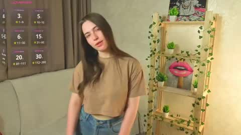 Snapshot of gretalinelle chatting on 05.08.26 Cutie Ellie online show from 05.08.26
