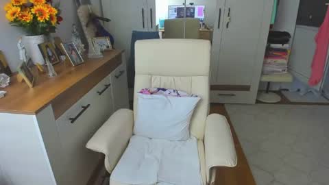 Snapshot of gretamilf chatting on 06.21.26 GretaMilf online show from 06.21.26
