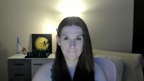 Snapshot of gretamiln chatting on 06.29.26 Greta online show from 06.29.26