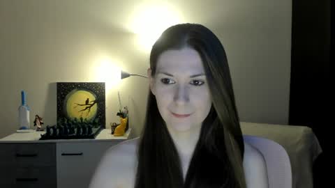 Snapshot of gretamiln chatting on 07.18.26 Greta online show from 07.18.26