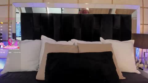 Snapshot of gretavelvet chatting on 10.26.25 Greta Velvet online show from 10.26.25